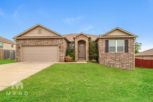 908 Pinehurst Loop Photo 1