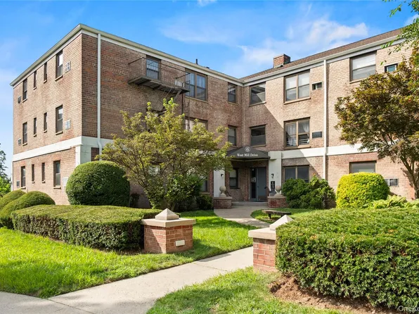 6 West Mill Drive #1A, Great Neck, NY 11021