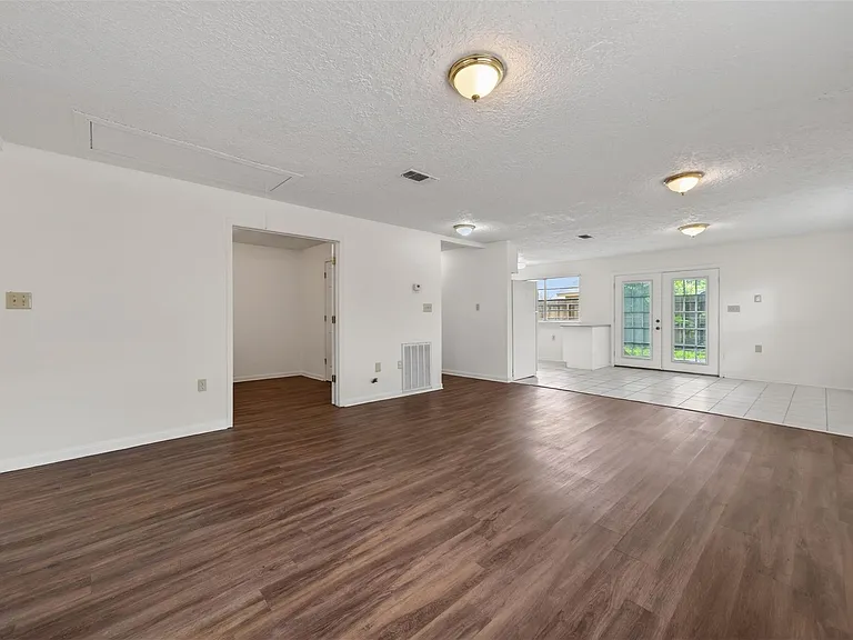 418 Texas St — Photo 11