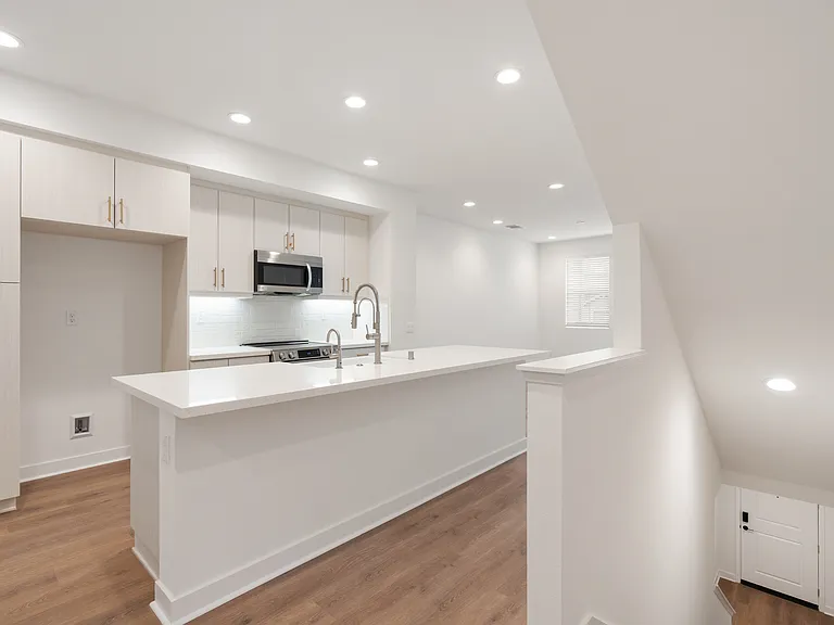 S Gardenia Ave — Photo 14