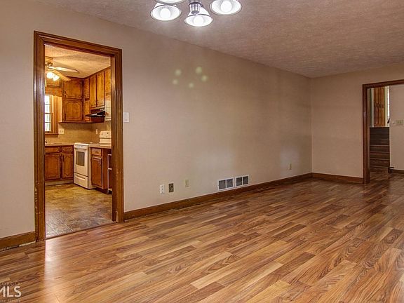 4th image of 60 Heritage Way