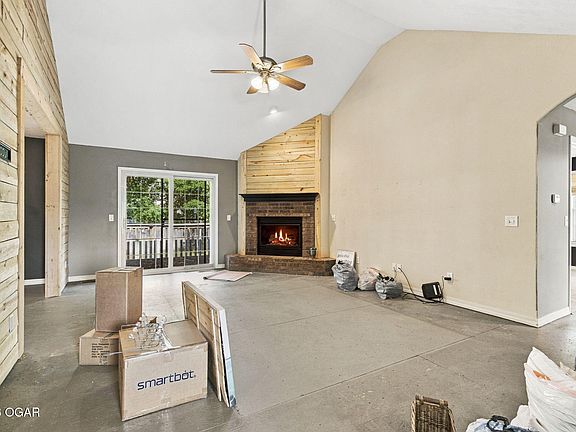 5th image of 809 S 14th Ave