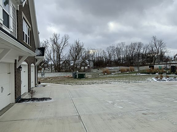 3rd image of 2744 Amberwood Ln