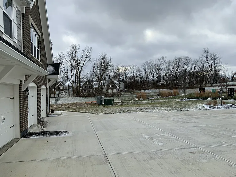2744 Amberwood Ln — Photo 3