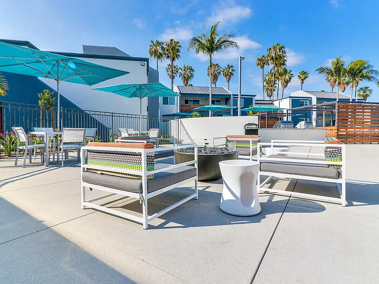Beverly Plaza Apartments — Photo 17