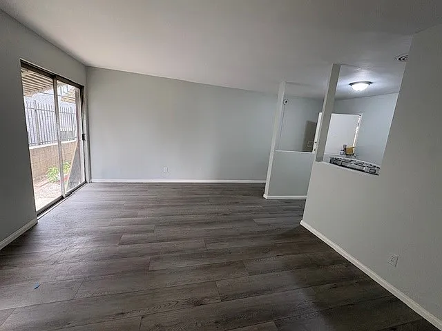 Building Photo - 935 S Grand View St #2
