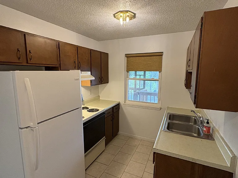 1030 Southpark Dr #7 — Photo 4