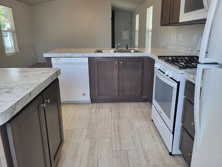 415 N Akers Rd #126 — Photo 6