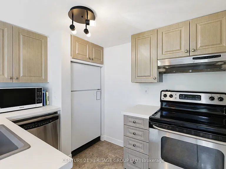 87 Lillian St #8 — Photo 12