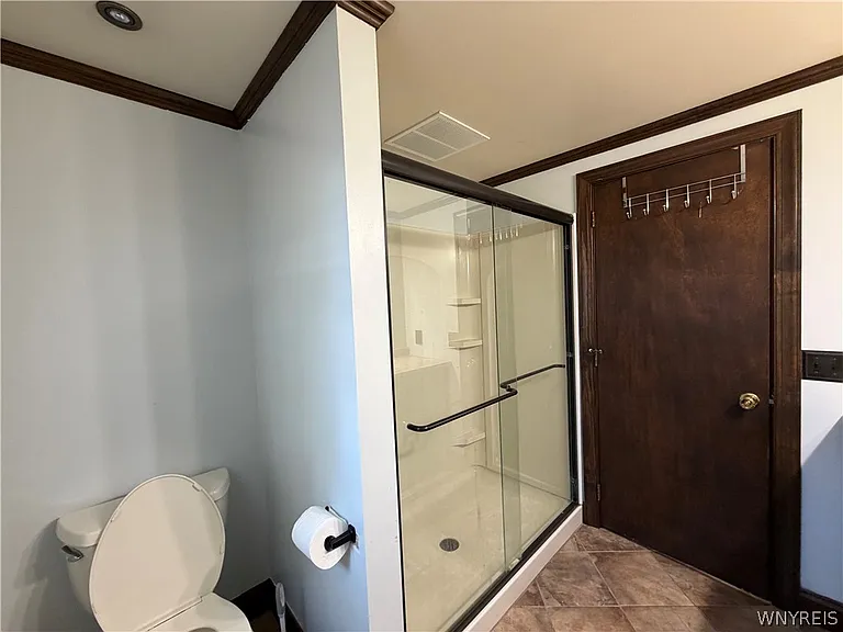 783 N French Rd — Photo 17