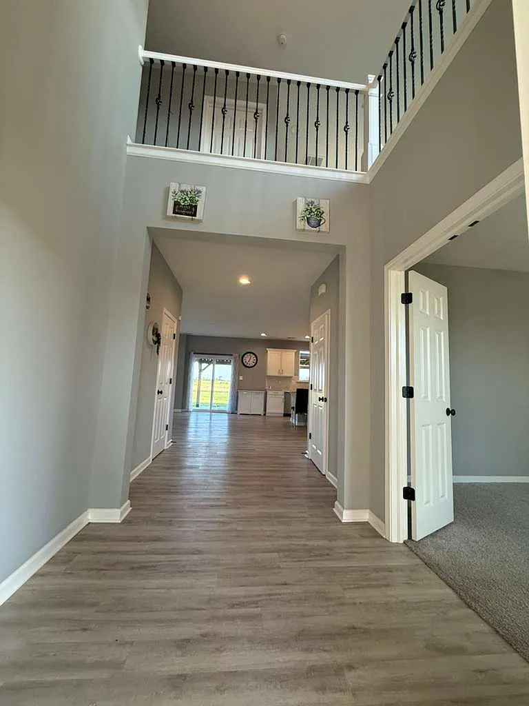 4 bed, 2.5 bath, 2922 sqft, $3,400 — Photo 2
