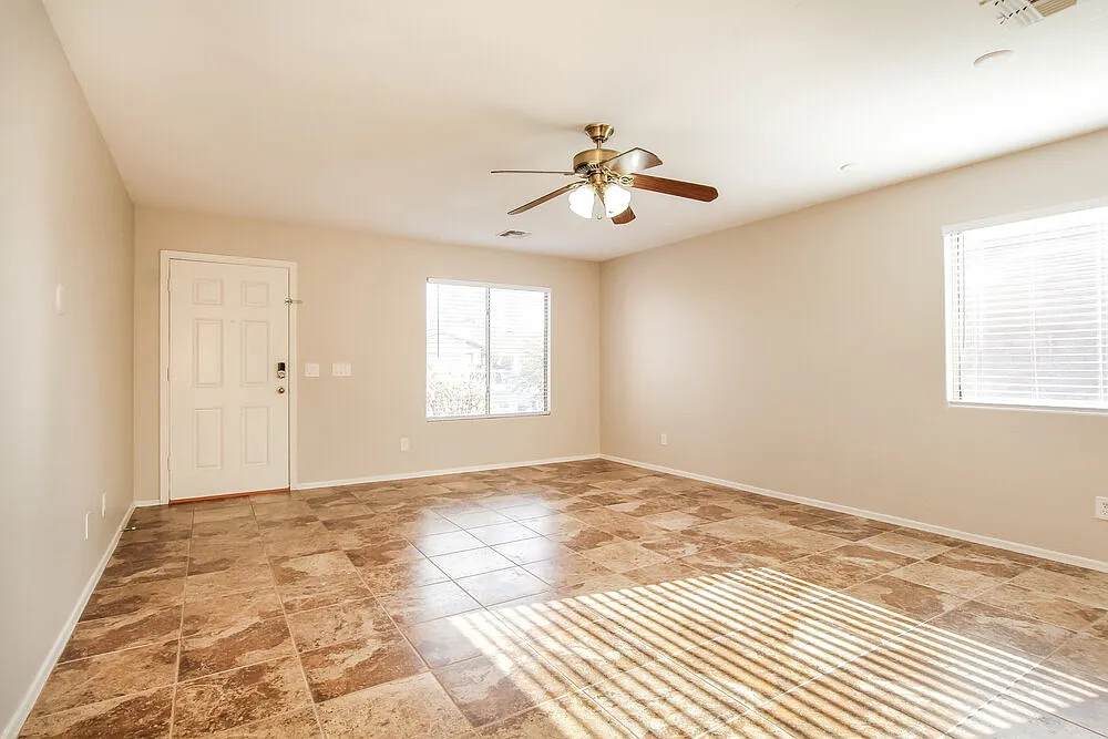 3 bed, 2.0 bath, 1401 sqft, $2,095 — Photo 4