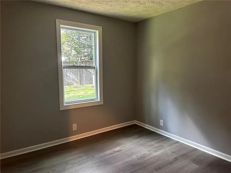 10790 Waters Rd — Photo 18