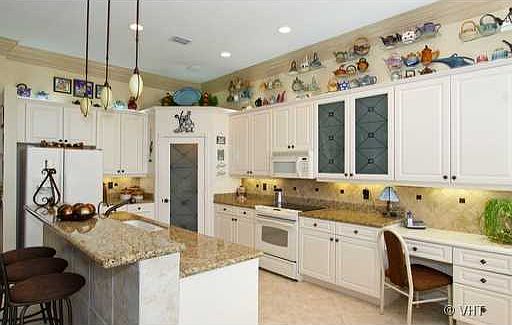 3rd image of 8225 La Jolla Vista