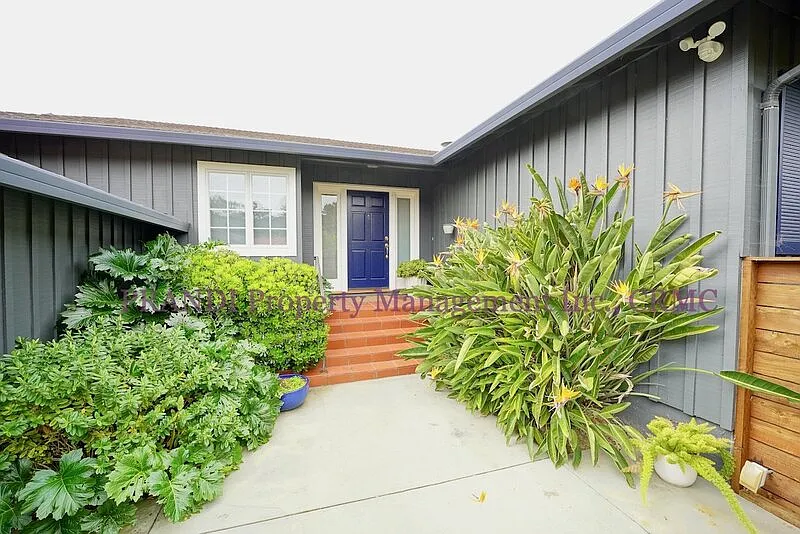 4 bed, 3.0 bath, 2011 sqft, $6,800 — Photo 2