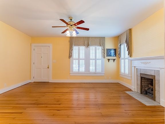 5th image of 409 Central Pl