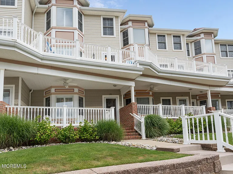 29 Pavilion Ave — Photo 1
