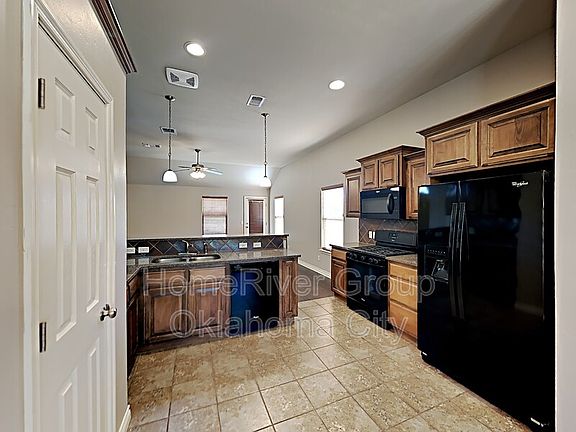 3rd image of 18624 Agua Dr