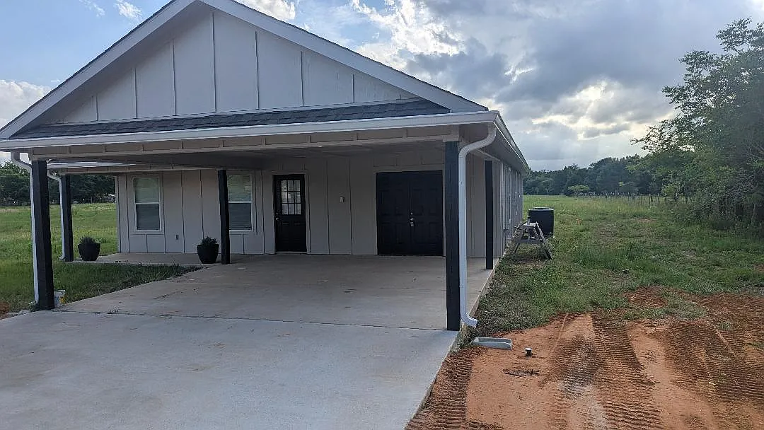 3 bed, 1900 sqft, $2,200 — Photo 2