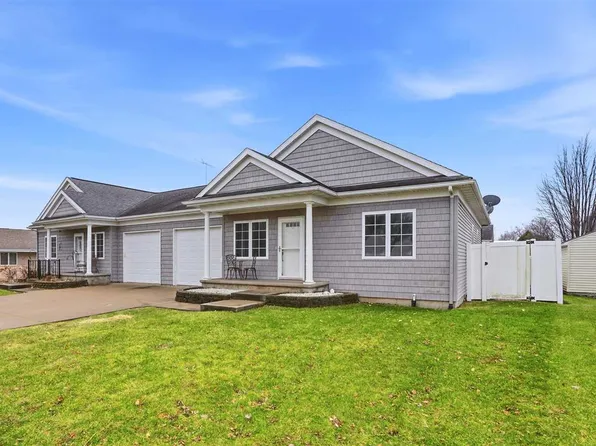 200 F Pl Unit B, Kalona, IA 52247