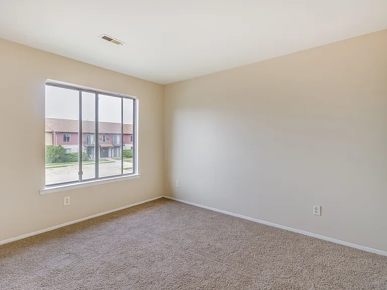 55 Suzanne Dr — Photo 4