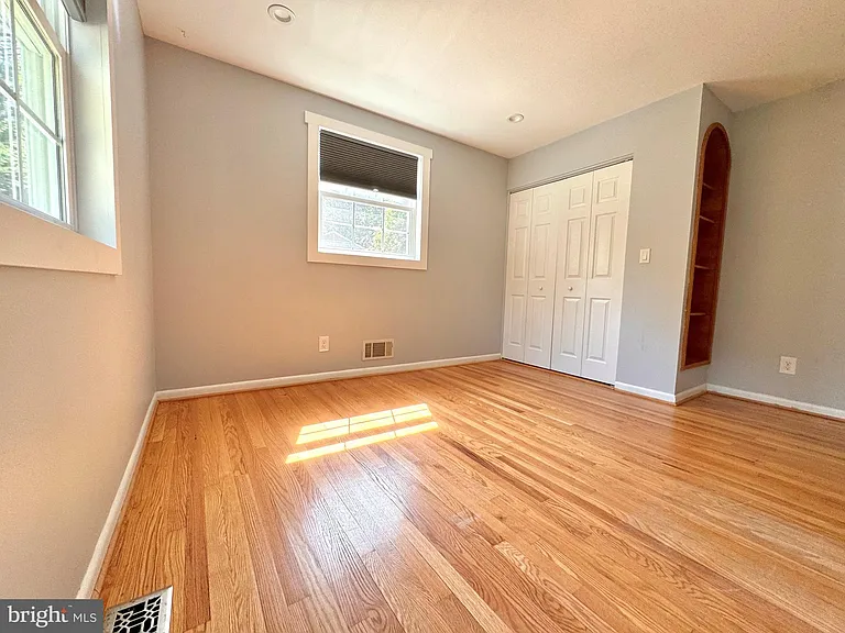 90 Avondale Cir — Photo 17