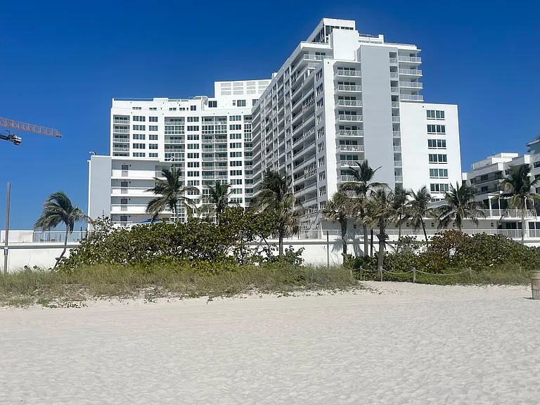 5401 Collins Ave #1513 — Photo 3