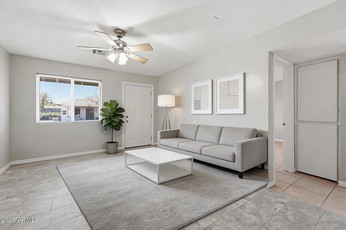 Building Photo - 1202 N 49th Pl #A