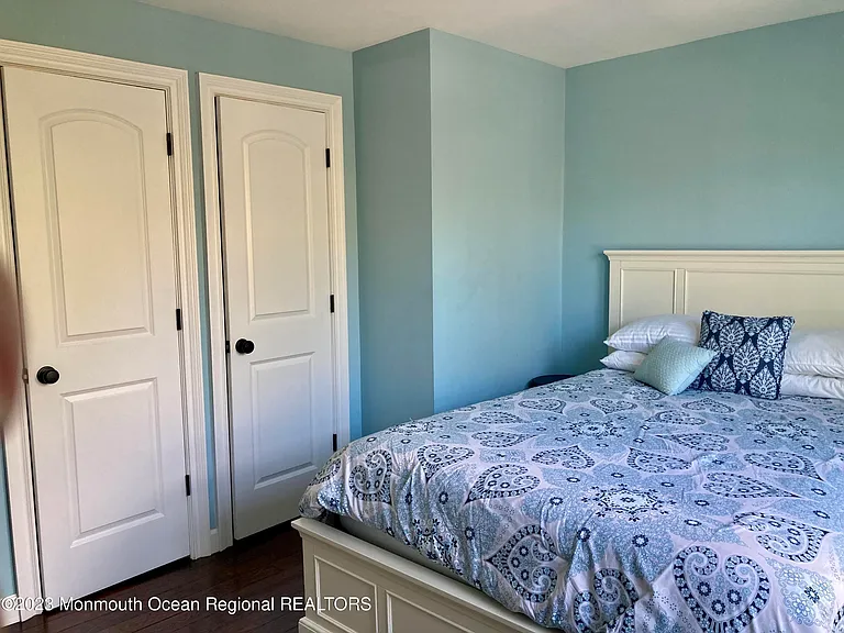 600 6th Ave — Photo 27