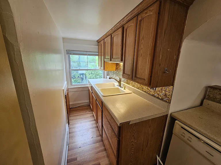 1304 W 50th St #2 — Photo 9