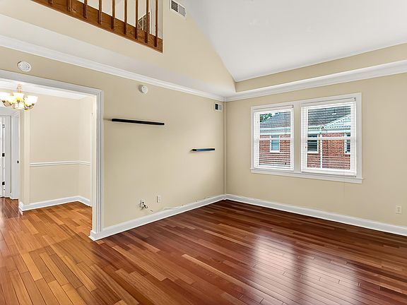 4th image of 718 S Washington St APT 304