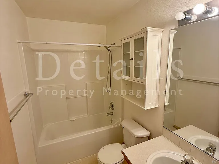 5210-5212 W Francis St — Photo 11