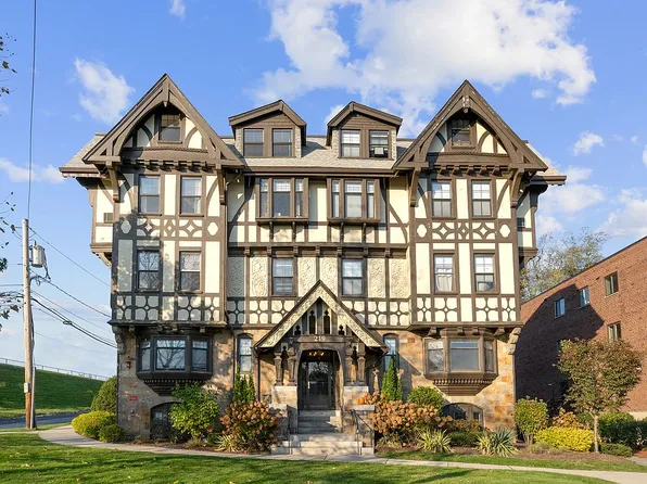 220 Commonwealth Ave #1, Chestnut Hill, MA 02467