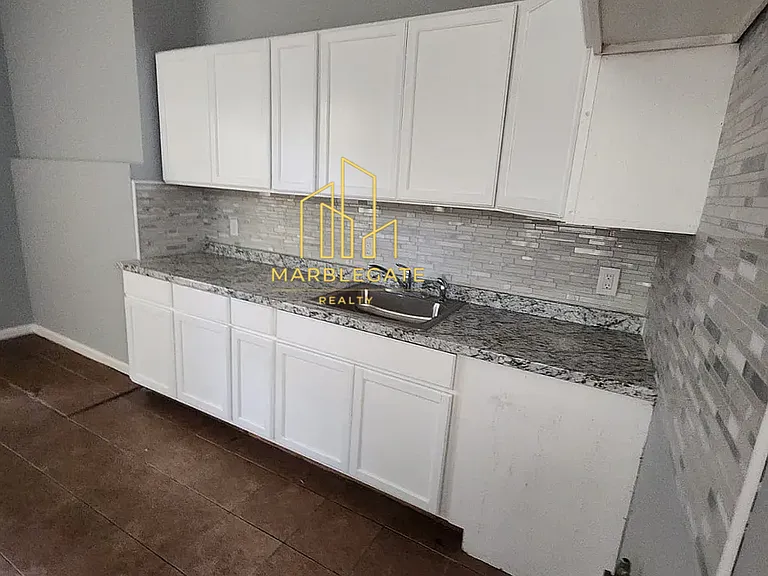 201 S 11th St #22 — Photo 1