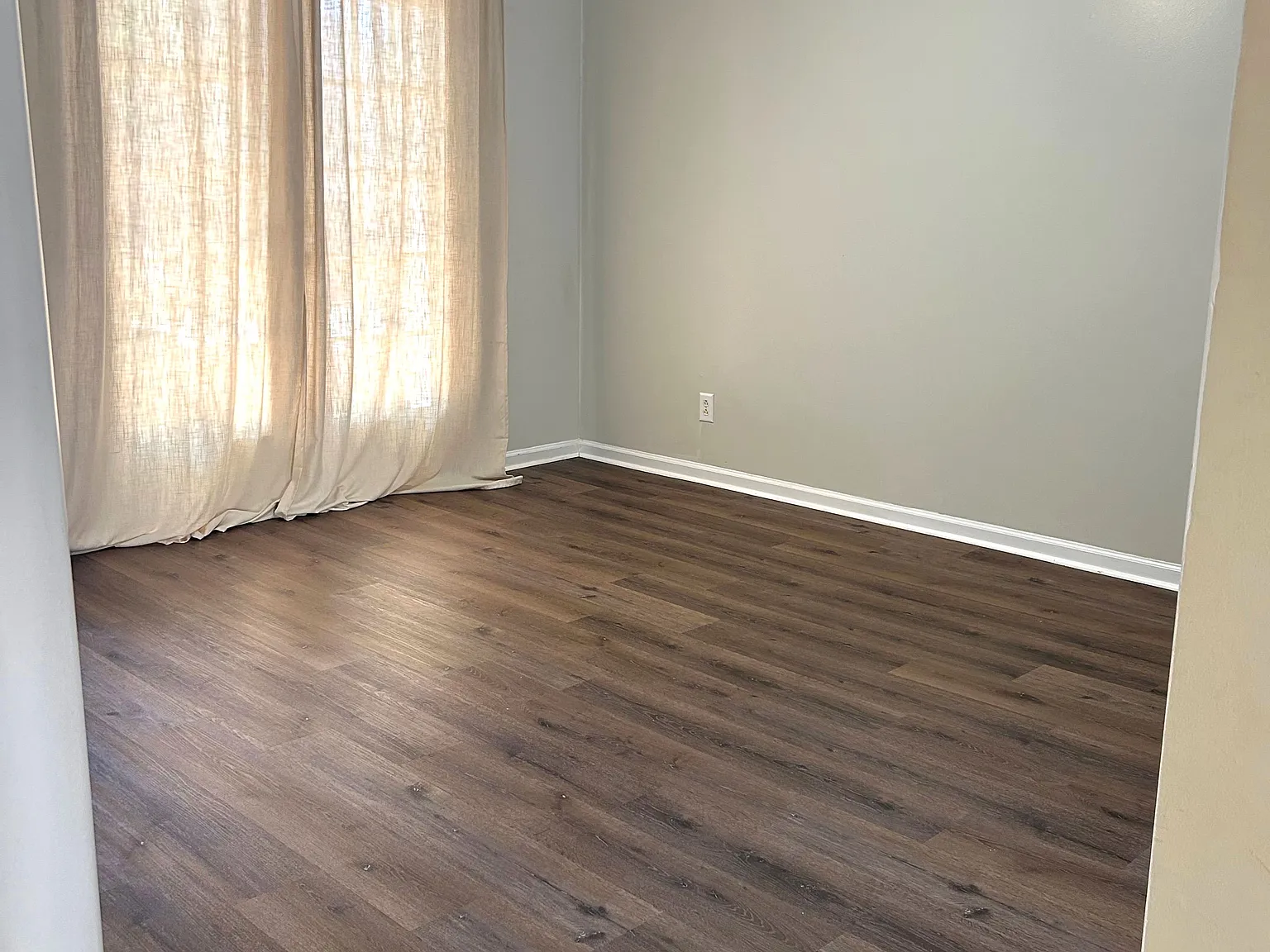 4 bed, 2800 sqft, $2,295 — Photo 4