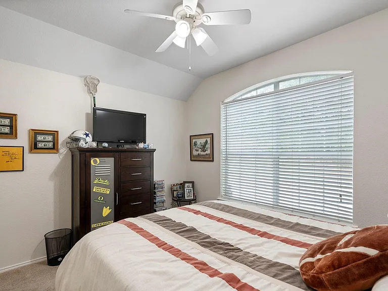 404 Dartmoor Dr — Photo 21