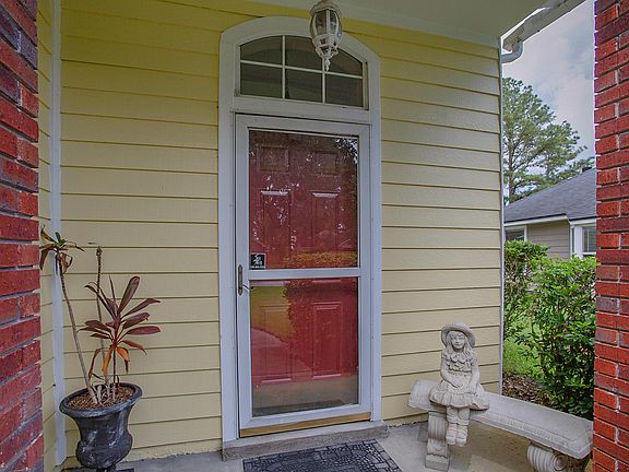 2nd image of 285 Clover Ct