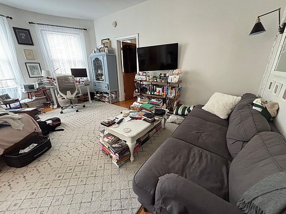 3rd image of 139 Winthrop Rd APT 1