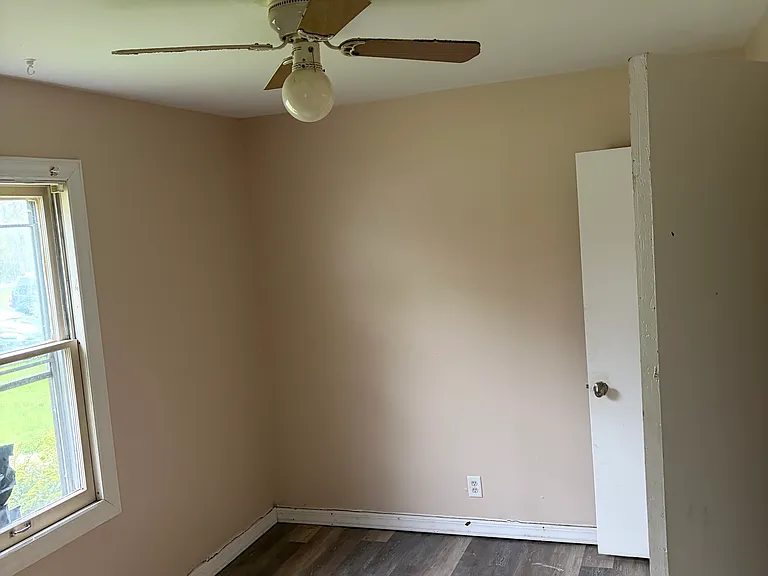 223 Van Buren Ave — Photo 7