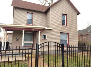 105 W Vine St, Champaign, IL 61820