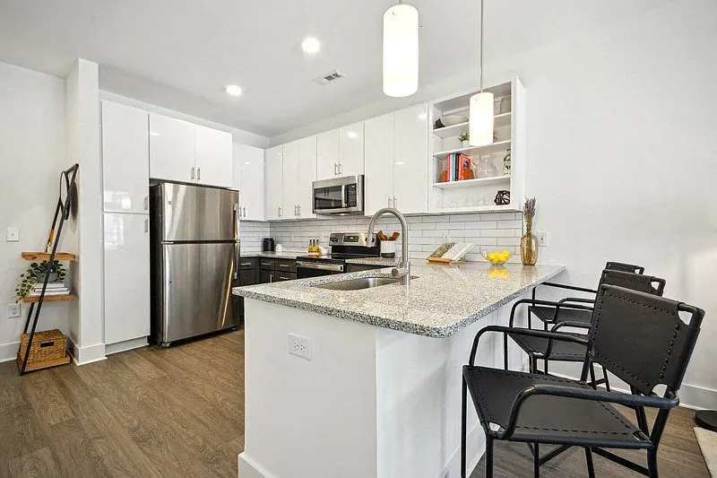 Link Apartments 4th Street — Photo 4