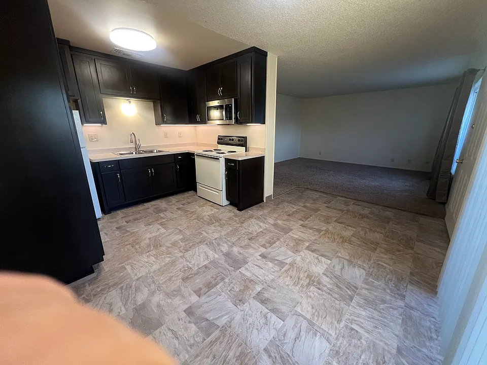 1 Mayfair Dr