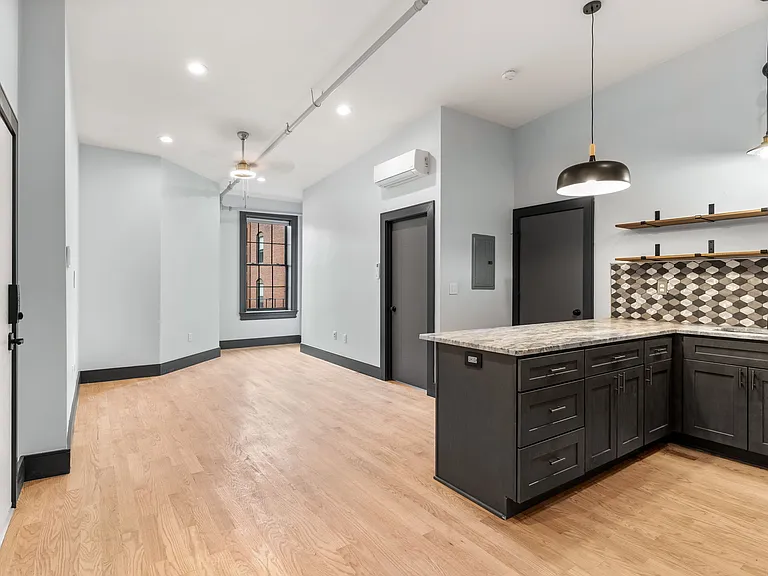 6 Washington St #403 — Photo 8
