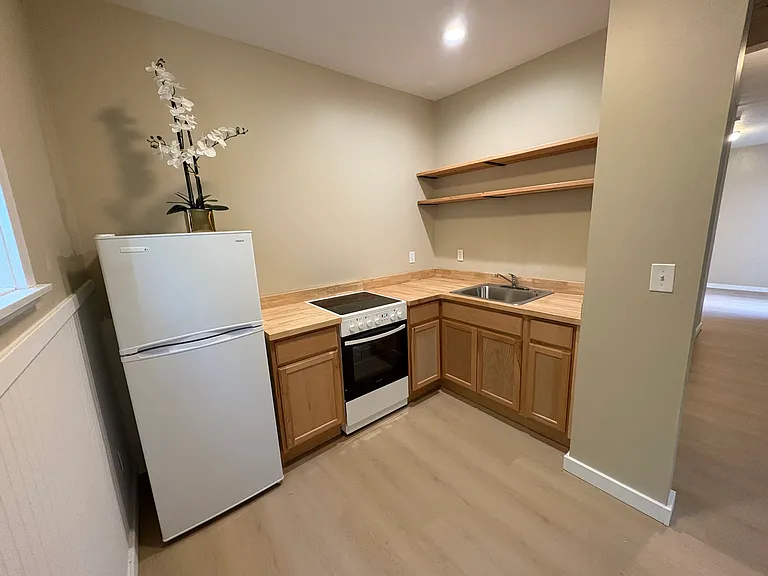 442 Maple Ln — Photo 4