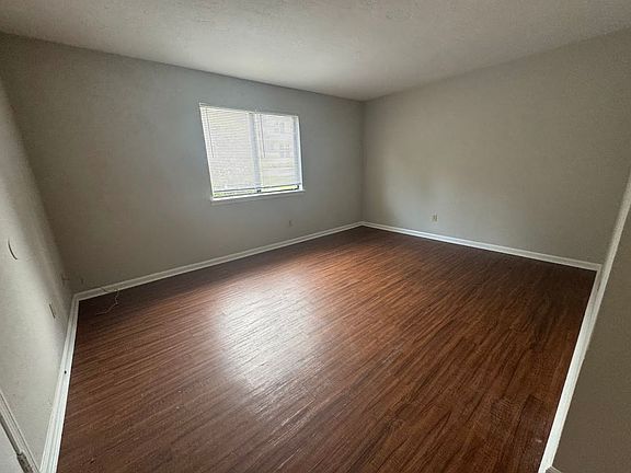 3rd image of 1445 Willow Bend Way APT B