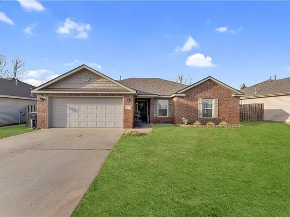 407 E McCann Rd, Rogers, AR 72758