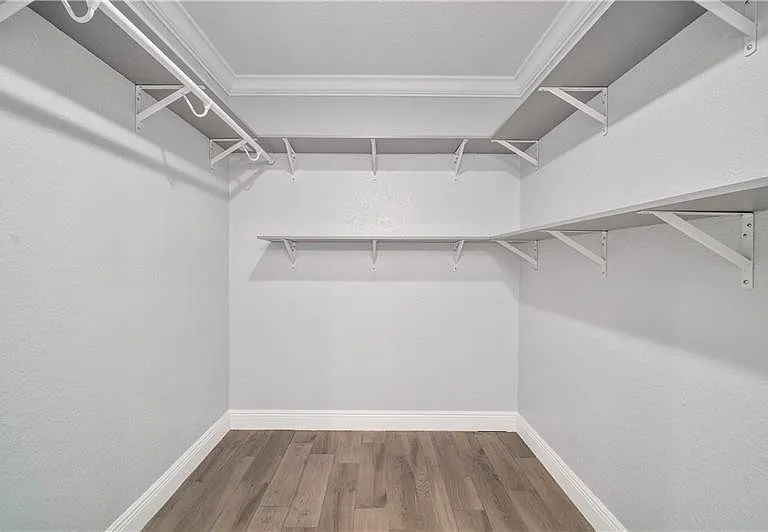 1004 Congressional Way — Photo 9
