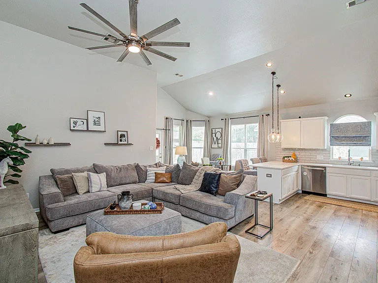 21379 Village Crossing Ln — Photo 19