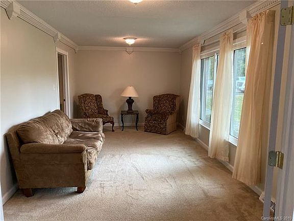 4th image of 3305 Oakdale Dr
