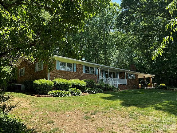 2nd image of 1023 Autumn Ln